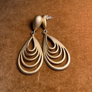 Elegant Gold Teardrop Earrings
